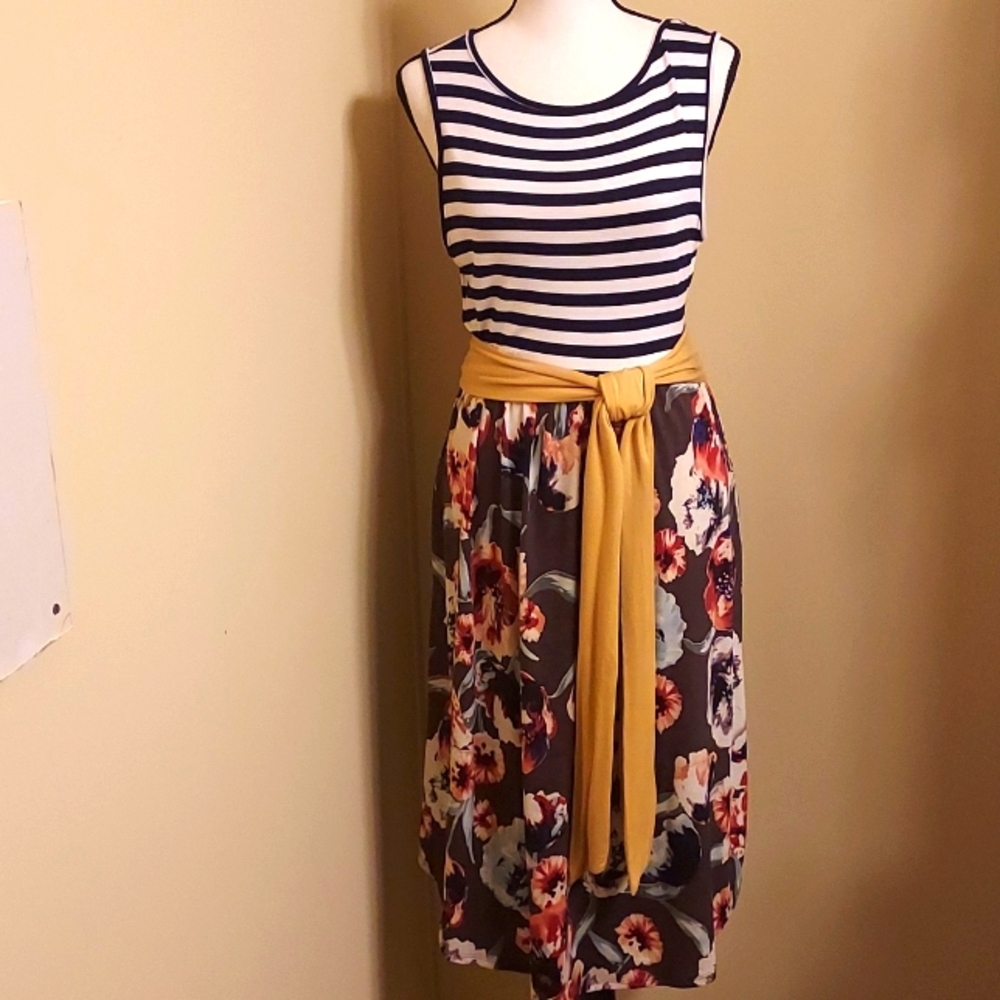 Mixed print knee length dress by Égy